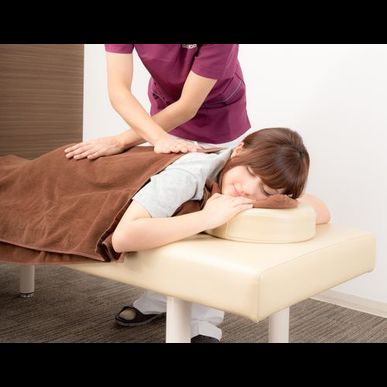 名古屋のリラクゼーションリベレはツボを押して身体をほぐす施術ができます